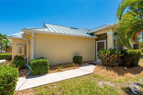 House in Punta Gorda, Florida 2 bedrooms, 107.95 sq.m. № 2111021 - photo 6
