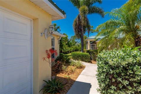 House in Punta Gorda, Florida 2 bedrooms, 107.95 sq.m. № 2111021 - photo 4