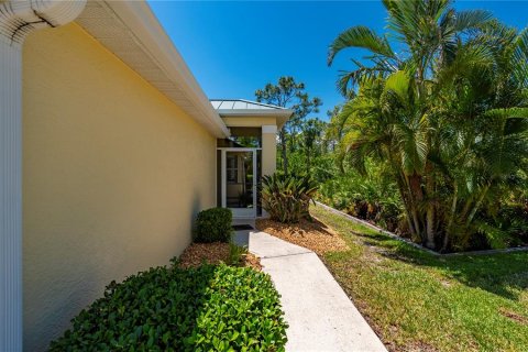 House in Punta Gorda, Florida 2 bedrooms, 107.95 sq.m. № 2111021 - photo 5
