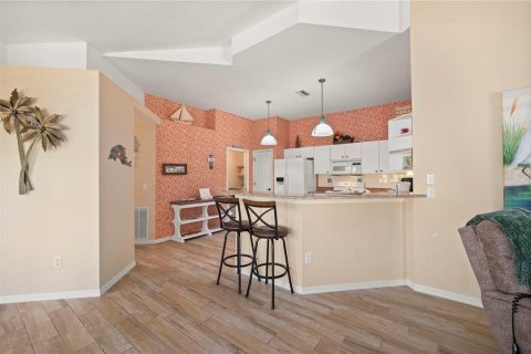 House in Punta Gorda, Florida 2 bedrooms, 107.95 sq.m. № 2111021 - photo 14