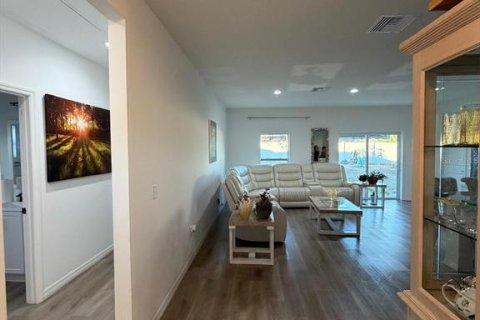 Casa en venta en Spring Hill, Florida, 3 dormitorios, 148.64 m2 № 2151704 - foto 5