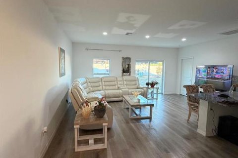 Casa en venta en Spring Hill, Florida, 3 dormitorios, 148.64 m2 № 2151704 - foto 6