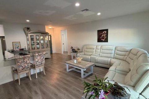 Casa en venta en Spring Hill, Florida, 3 dormitorios, 148.64 m2 № 2151704 - foto 9
