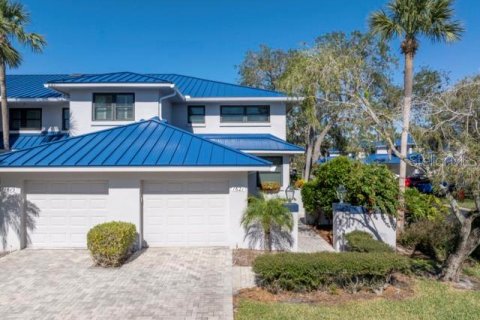 Townhouse in Saint Petersburg, Florida 2 bedrooms, 137.96 sq.m. № 1551122 - photo 4