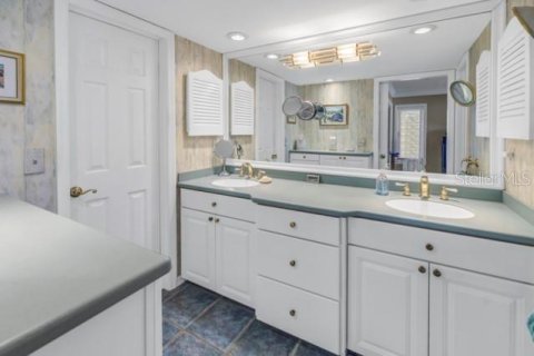 Townhouse in Saint Petersburg, Florida 2 bedrooms, 137.96 sq.m. № 1551122 - photo 29