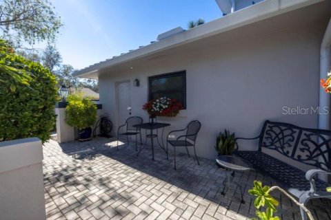 Townhouse in Saint Petersburg, Florida 2 bedrooms, 137.96 sq.m. № 1551122 - photo 7