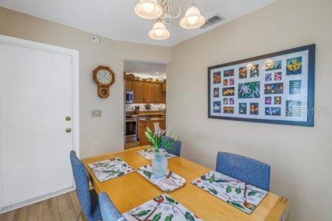 Townhouse in Saint Petersburg, Florida 2 bedrooms, 137.96 sq.m. № 1551122 - photo 18