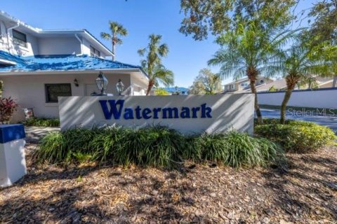 Townhouse in Saint Petersburg, Florida 2 bedrooms, 137.96 sq.m. № 1551122 - photo 1