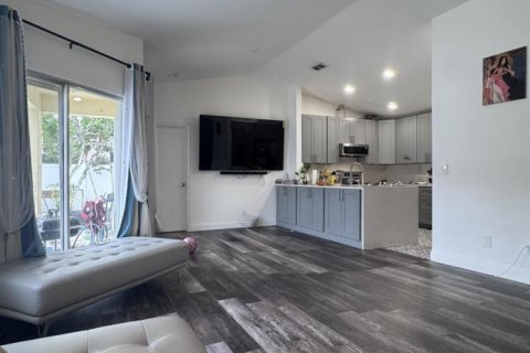 Casa en venta en Pembroke Pines, Florida, 3 dormitorios, 155.61 m2 № 2246170 - foto 12