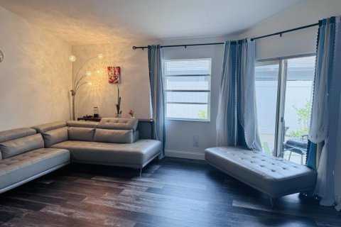 Casa en venta en Pembroke Pines, Florida, 3 dormitorios, 155.61 m2 № 2246170 - foto 10
