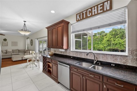 House in Orlando, Florida 4 bedrooms, 217.95 sq.m. № 2199966 - photo 8