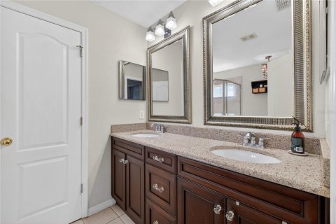 House in Orlando, Florida 4 bedrooms, 217.95 sq.m. № 2199966 - photo 18