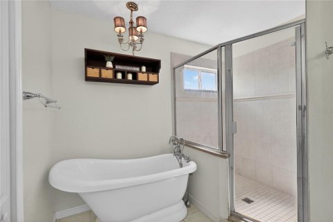 House in Orlando, Florida 4 bedrooms, 217.95 sq.m. № 2199966 - photo 19