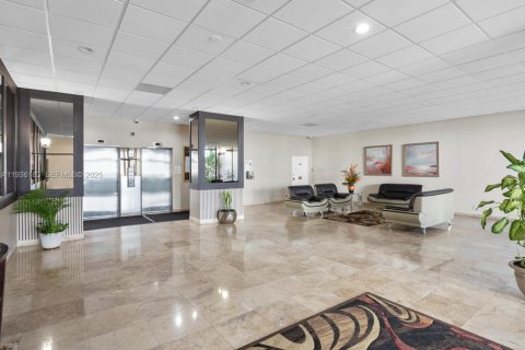 Copropriété à vendre à Hallandale Beach, Floride: 1 chambre, 81.48 m2 № 1994245 - photo 3