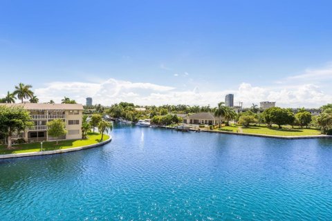 Copropriété à vendre à Hallandale Beach, Floride: 1 chambre, 81.48 m2 № 1994245 - photo 1