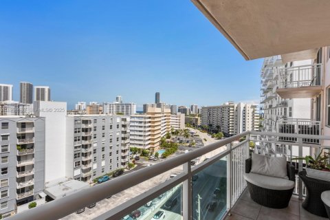 Copropriété à vendre à Hallandale Beach, Floride: 1 chambre, 81.48 m2 № 1994245 - photo 15