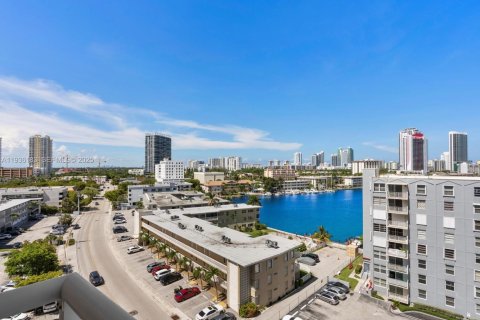 Copropriété à vendre à Hallandale Beach, Floride: 1 chambre, 81.48 m2 № 1994245 - photo 14