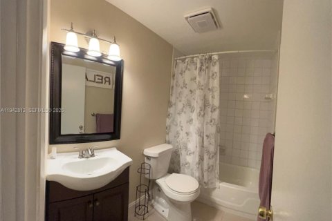 Adosado en venta en Pembroke Pines, Florida, 4 dormitorios, 171.59 m2 № 2031389 - foto 7