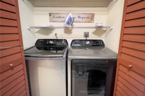 Adosado en venta en Pembroke Pines, Florida, 4 dormitorios, 171.59 m2 № 2031389 - foto 4