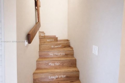 Adosado en venta en Pembroke Pines, Florida, 4 dormitorios, 171.59 m2 № 2031389 - foto 9