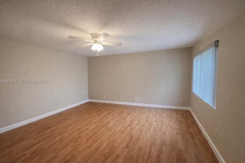 Adosado en venta en Pembroke Pines, Florida, 4 dormitorios, 171.59 m2 № 2031389 - foto 17
