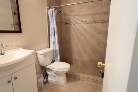 Adosado en venta en Pembroke Pines, Florida, 4 dormitorios, 171.59 m2 № 2031389 - foto 11