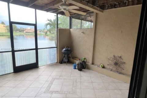Adosado en venta en Pembroke Pines, Florida, 4 dormitorios, 171.59 m2 № 2031389 - foto 19