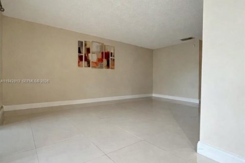 Adosado en venta en Pembroke Pines, Florida, 4 dormitorios, 171.59 m2 № 2031389 - foto 6
