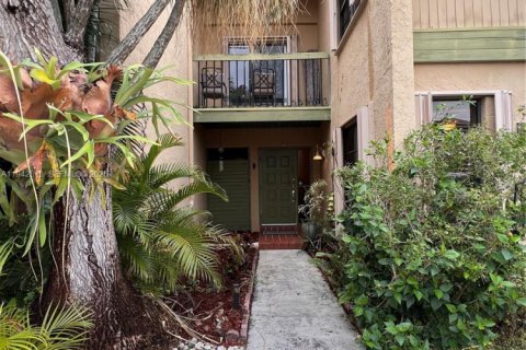 Adosado en Pembroke Pines, Florida 4 dormitorios, 171.59 m2 № 2031389