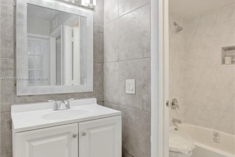 Купить кондоминиум в Лодерхилл, Флорида 1 спальня, 62.71м2, № 2018677 - фото 16