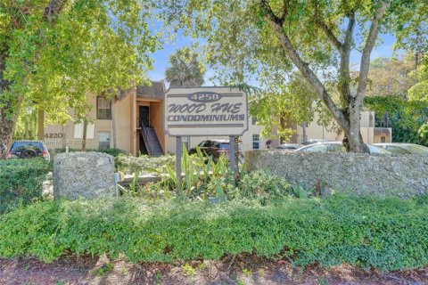 Кондоминиум с 1 спальней в Лодерхилл, Флорида № 2018677