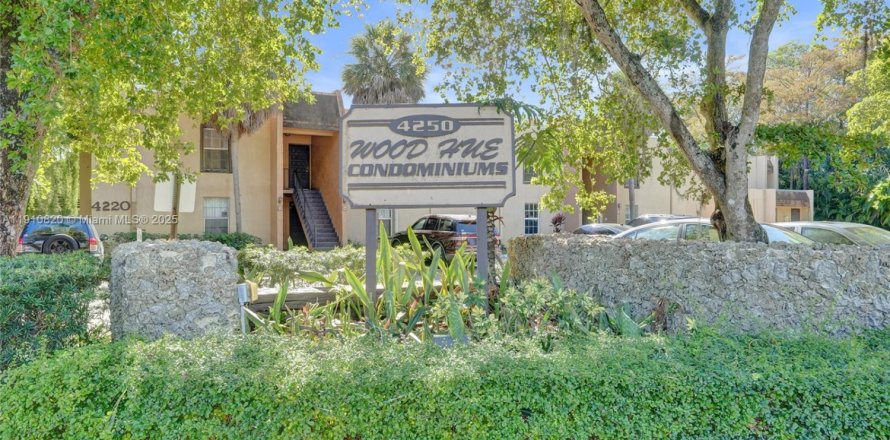 Кондоминиум с 1 спальней в Лодерхилл, Флорида № 2018677