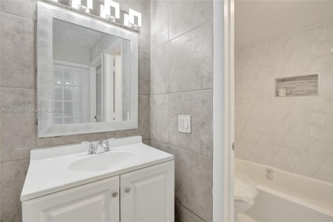 Купить кондоминиум в Лодерхилл, Флорида 1 спальня, 62.71м2, № 2018677 - фото 17