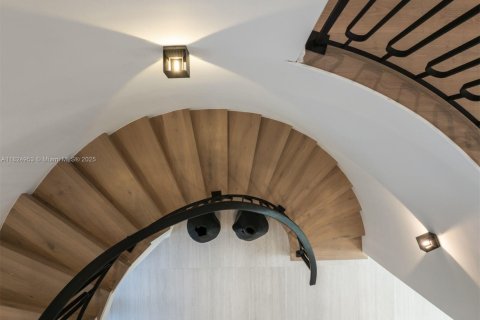 Купить виллу или дом в Голден-Бич, Флорида 6 спален, 617.06м2, № 1790792 - фото 15
