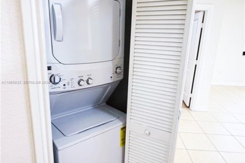 Copropriété à louer à Miami, Floride: 2 chambres, 104.33 m2 № 2006243 - photo 7