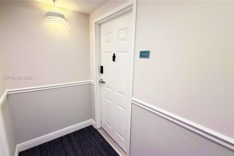 Copropriété à louer à Miami, Floride: 2 chambres, 104.33 m2 № 2006243 - photo 2