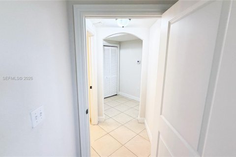 Copropriété à louer à Miami, Floride: 2 chambres, 104.33 m2 № 2006243 - photo 4