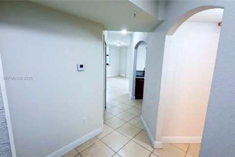 Copropriété à louer à Miami, Floride: 2 chambres, 104.33 m2 № 2006243 - photo 3