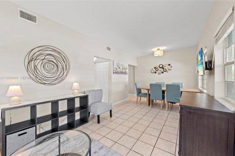 Appartement à louer à Fort Lauderdale, Floride: 1 chambre, 421.31 m2 № 1988899 - photo 4