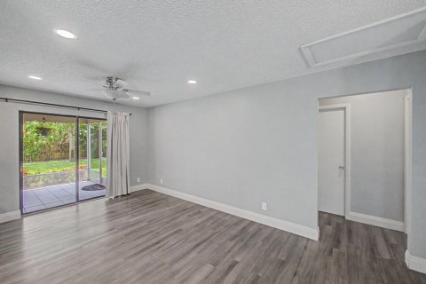 House in Tequesta, Florida 3 bedrooms, 136.38 sq.m. № 2191089 - photo 10