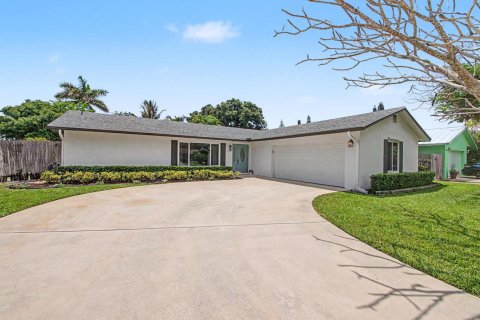 House in Tequesta, Florida 3 bedrooms, 136.38 sq.m. № 2191089
