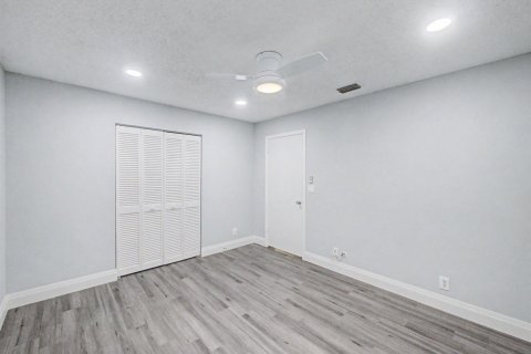 House in Tequesta, Florida 3 bedrooms, 136.38 sq.m. № 2191089 - photo 21