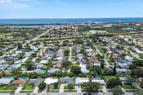 House in Tequesta, Florida 3 bedrooms, 136.38 sq.m. № 2191089 - photo 6