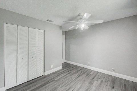 House in Tequesta, Florida 3 bedrooms, 136.38 sq.m. № 2191089 - photo 20