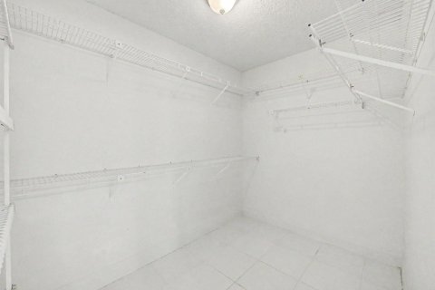 House in Tequesta, Florida 3 bedrooms, 136.38 sq.m. № 2191089 - photo 18