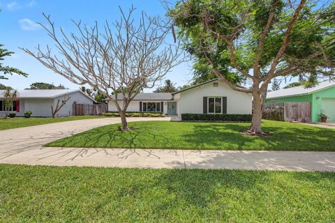 House in Tequesta, Florida 3 bedrooms, 136.38 sq.m. № 2191089 - photo 3