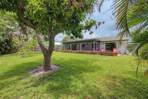 House in Tequesta, Florida 3 bedrooms, 136.38 sq.m. № 2191089 - photo 27