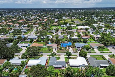 House in Tequesta, Florida 3 bedrooms, 136.38 sq.m. № 2191089 - photo 7