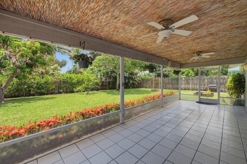 House in Tequesta, Florida 3 bedrooms, 136.38 sq.m. № 2191089 - photo 24