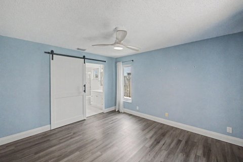 House in Tequesta, Florida 3 bedrooms, 136.38 sq.m. № 2191089 - photo 15